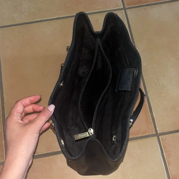 Large Black Michael Kors Susannah Saffiano Leather Tote Bag Gold Chain Straps - Picture 8 of 12